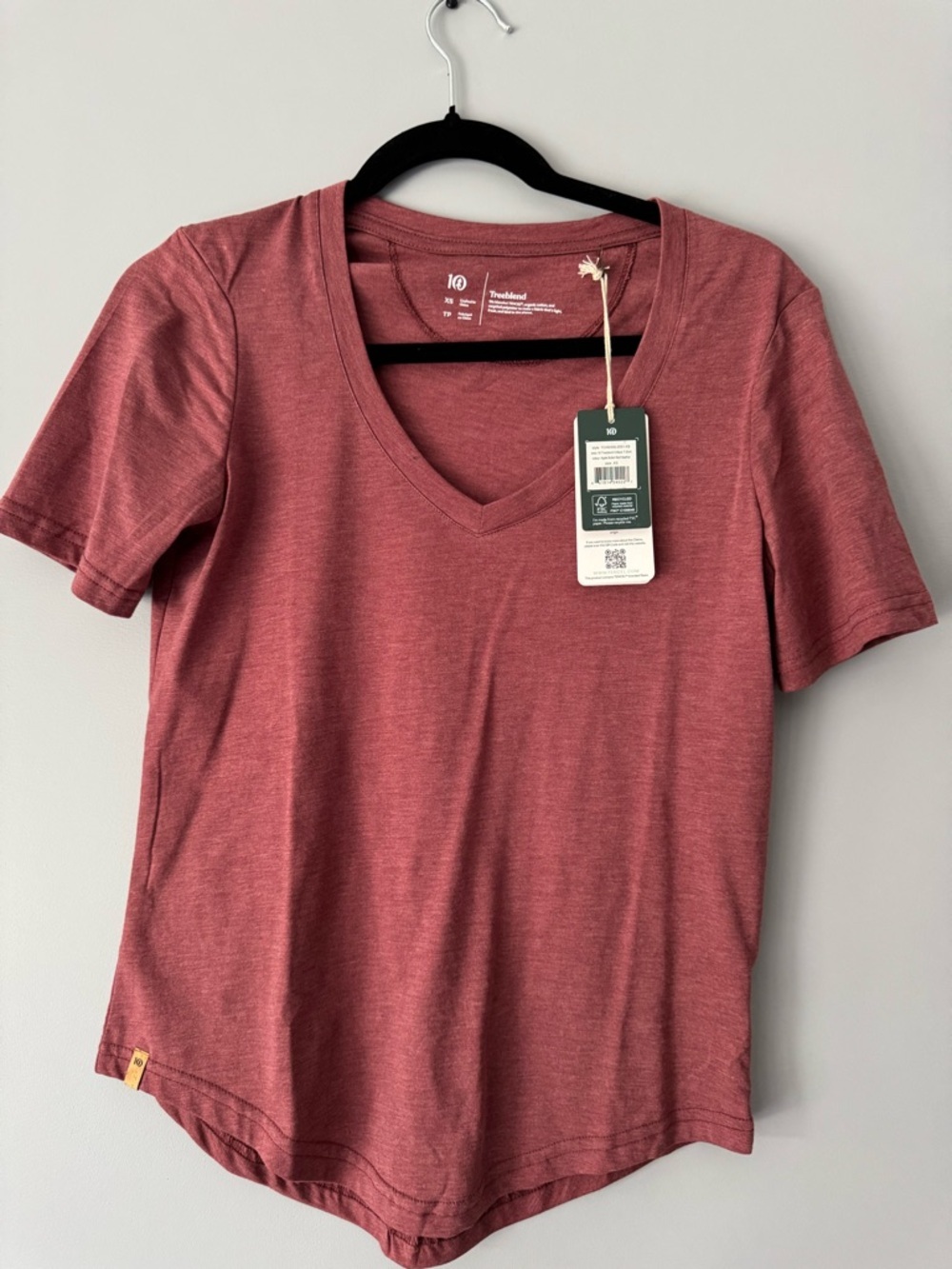Tentree Women's Brackley T-Shirt in crimson heather, size: XS. NWT - Picture 2 of 2